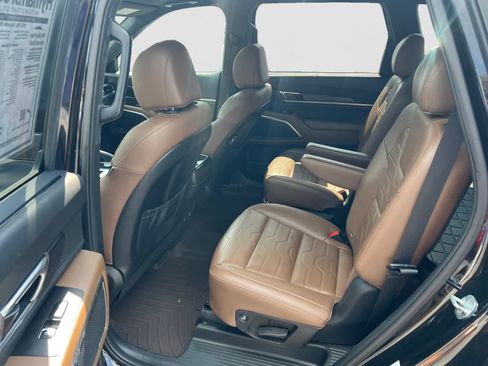 Used 2022 Kia Telluride SX w/ SX Prestige Package AWD/4WD image 11