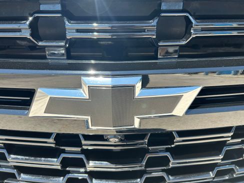 Used 2023 Chevrolet Tahoe Z71 w/ Luxury Package AWD/4WD image 3