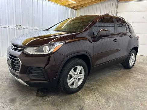 Used 2021 Chevrolet Trax LT w/ LT Convenience Package AWD/4WD image 3