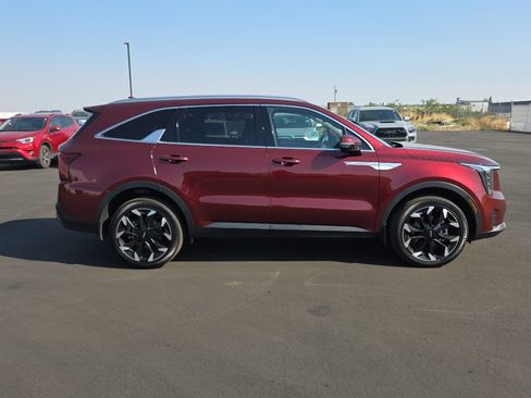 Used 2025 Kia Sorento EX AWD/4WD image 9