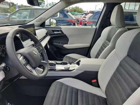 New 2026 Mitsubishi Outlander SE image 19