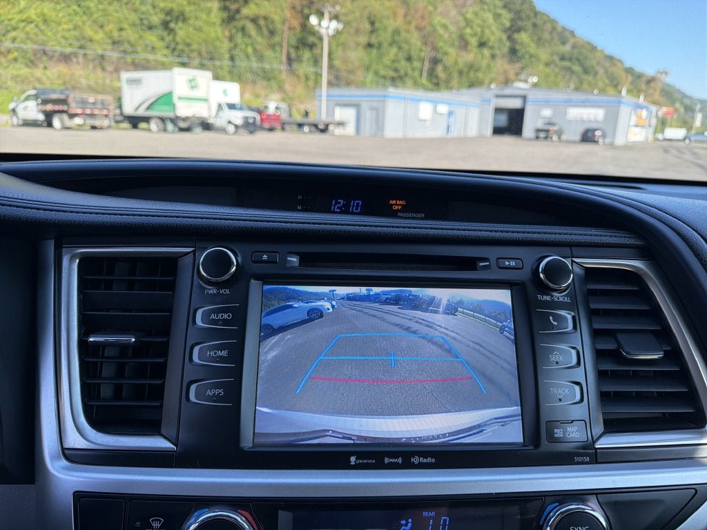 Used 2016 Toyota Highlander XLE AWD/4WD image 25