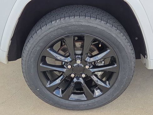 Used 2022 Jeep Grand Cherokee Laredo X AWD/4WD image 7