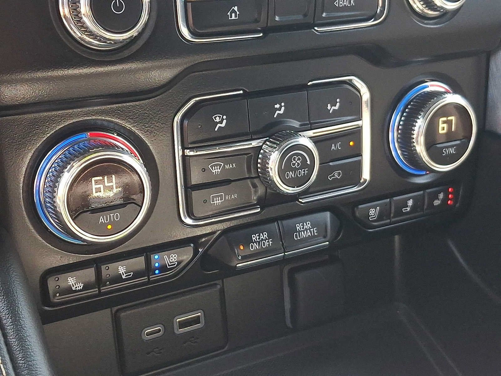 Used 2024 GMC Yukon SLT w/ SLT Luxury Package AWD/4WD image 19