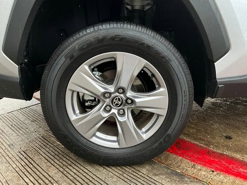 Used 2025 Toyota RAV4 XLE image 9