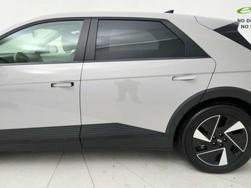 Used 2025 Hyundai Ioniq 5 SE RWD image 23