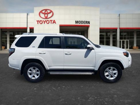 Used 2016 Toyota 4Runner SR5 image 4