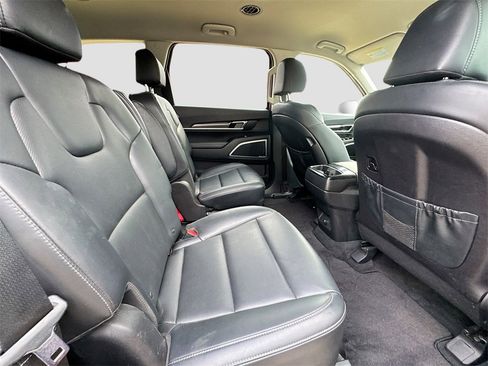 Used 2023 Kia Telluride S image 29