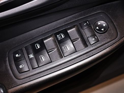 Used 2019 Jeep Cherokee Trailhawk w/ Cold Weather Group AWD/4WD image 12