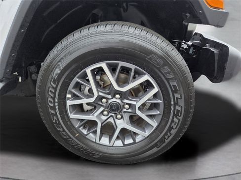 Certified 2026 Jeep Wrangler Unlimited Sahara AWD/4WD image 32