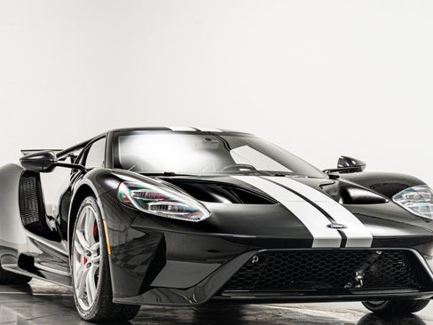 Used 2020 Ford GT image 3