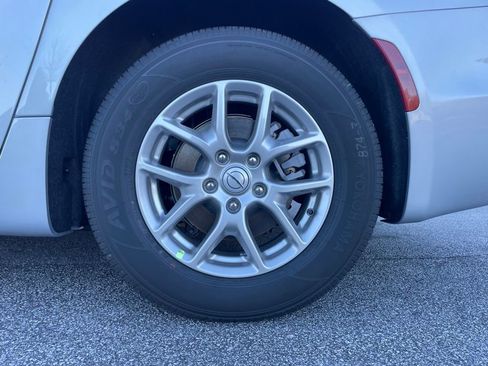 New 2026 Chrysler Pacifica Select image 9