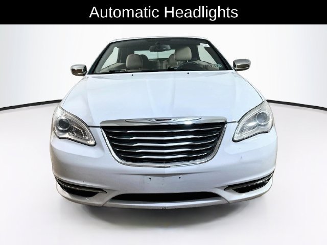 Used 2014 Chrysler 200 Limited FWD image 2