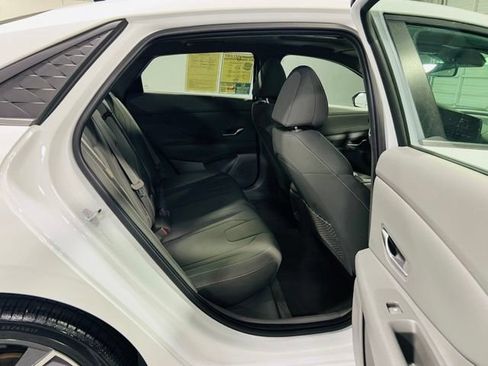 Used 2025 Hyundai Elantra SEL FWD image 33