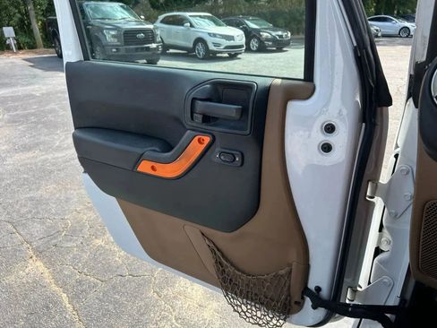 Used 2017 Jeep Wrangler Unlimited Sahara AWD/4WD image 23