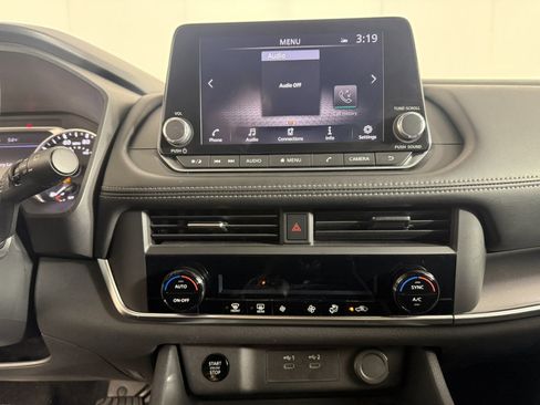 Used 2024 Nissan Rogue SV image 18