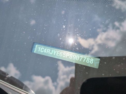 Used 2023 Jeep Grand Cherokee Summit w/ High Altitude Package AWD/4WD image 33