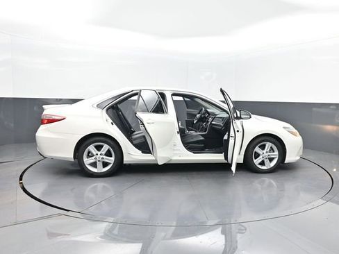 Used 2015 Toyota Camry SE FWD image 24