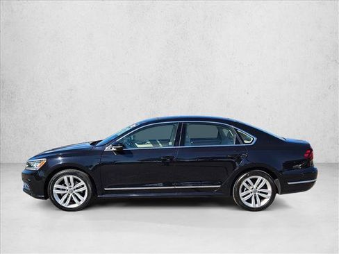 Used 2018 Volkswagen Passat 2.0T SEL Premium FWD image 9
