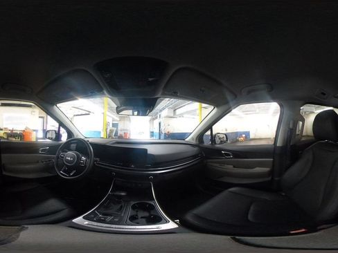 Used 2026 Kia Carnival FWD image 41