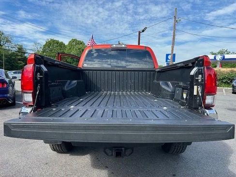 Used 2018 Toyota Tacoma TRD Off-Road AWD/4WD image 9