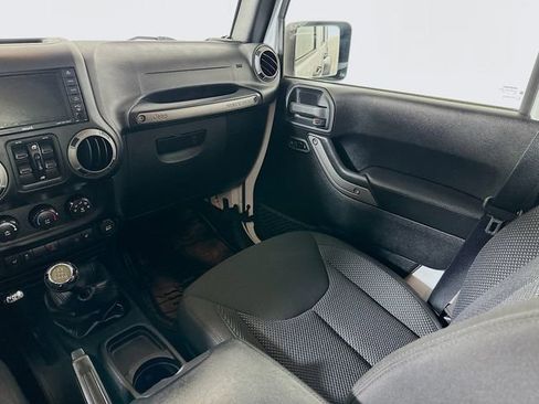 Used 2016 Jeep Wrangler Unlimited Sport image 21