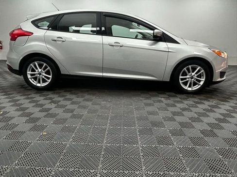 Used 2016 Ford Focus SE w/ SE Power Seat Package image 6