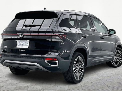 Used 2025 Volkswagen Taos SE image 2