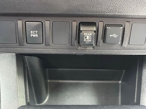 Used 2021 Toyota Tacoma SR5 AWD/4WD image 35