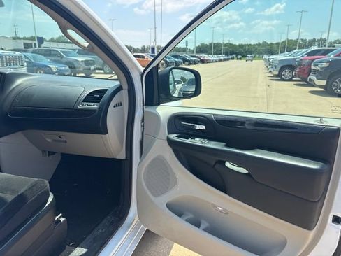 Used 2018 Dodge Grand Caravan SE FWD image 20