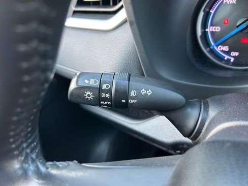 Used 2023 Toyota RAV4 XLE Premium image 23