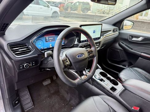 Certified 2025 Ford Escape ST-Line Elite w/ Premium Technology Package image 9