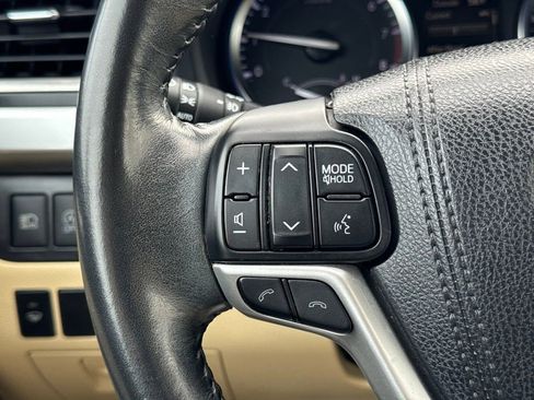 Used 2018 Toyota Highlander XLE image 31