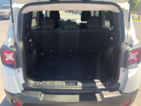Used 2017 Jeep Renegade Latitude AWD/4WD image 19