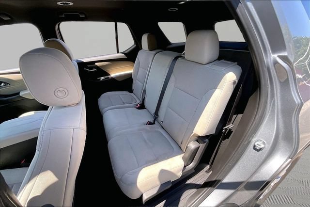 Used 2023 Chevrolet Traverse LS FWD image 16
