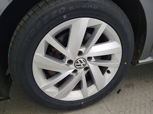 Used 2018 Volkswagen Passat 2.0T SE FWD image 31