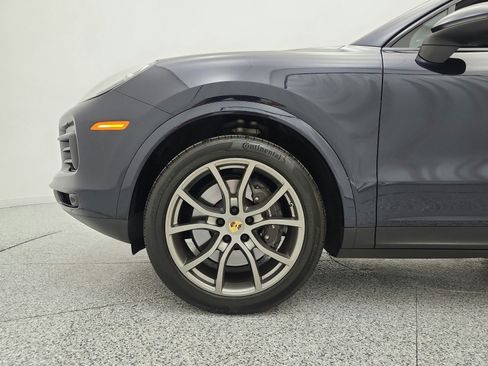 Used 2023 Porsche Cayenne Platinum Edition AWD/4WD image 18