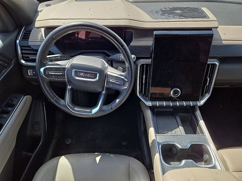 Used 2025 GMC Acadia Elevation w/ Elevation Premium Package FWD image 19