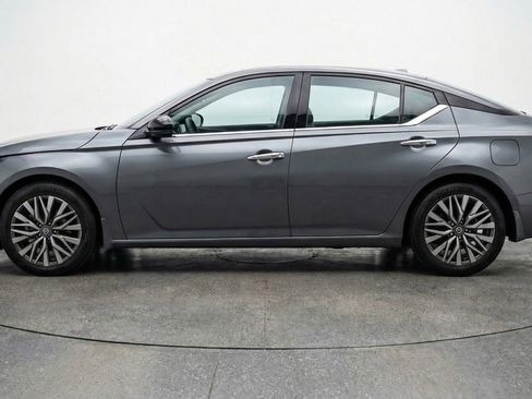 Used 2025 Nissan Altima 2.5 SV image 5