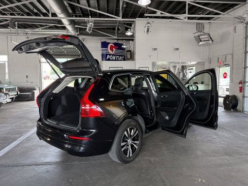 Used 2023 Volvo XC60 B5 Core image 21