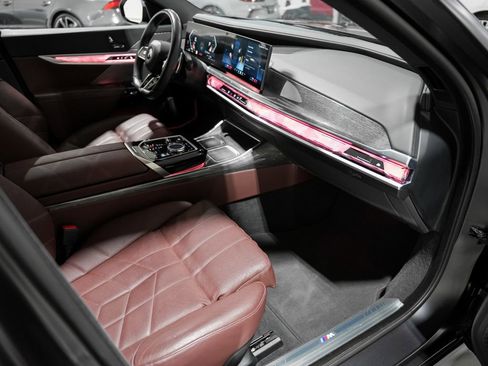 Used 2023 BMW 760i xDrive w/ Executive Package image 22