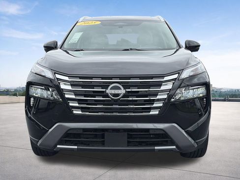 Certified 2025 Nissan Rogue SL w/ Tech Package FWD image 8