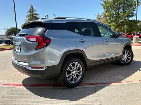 Used 2024 GMC Terrain SLT AWD/4WD image 6