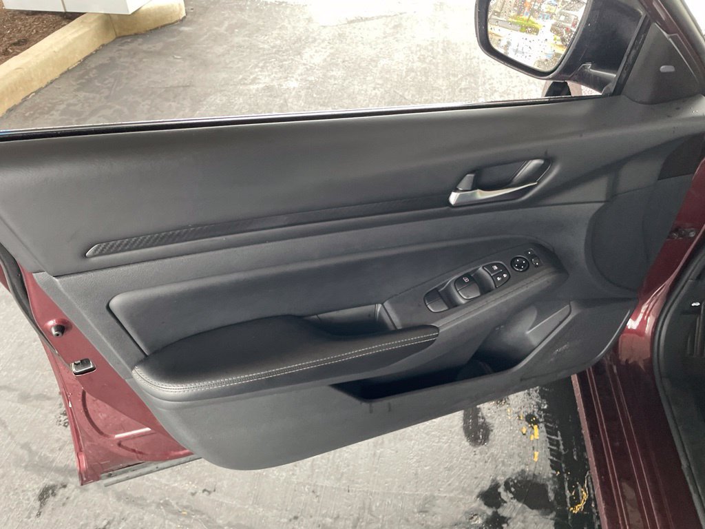 Used 2024 Nissan Altima 2.5 SV FWD image 18