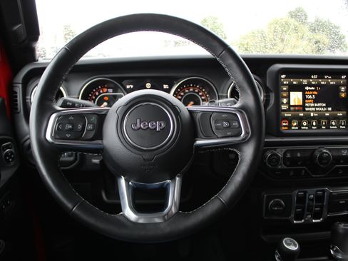 Used 2018 Jeep Wrangler Unlimited Sahara AWD/4WD image 32