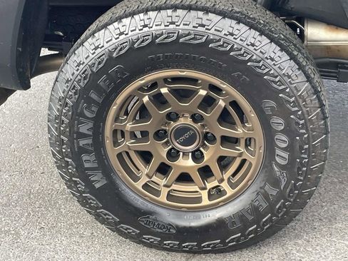 Used 2023 Toyota Tacoma w/ Trail Edition image 12