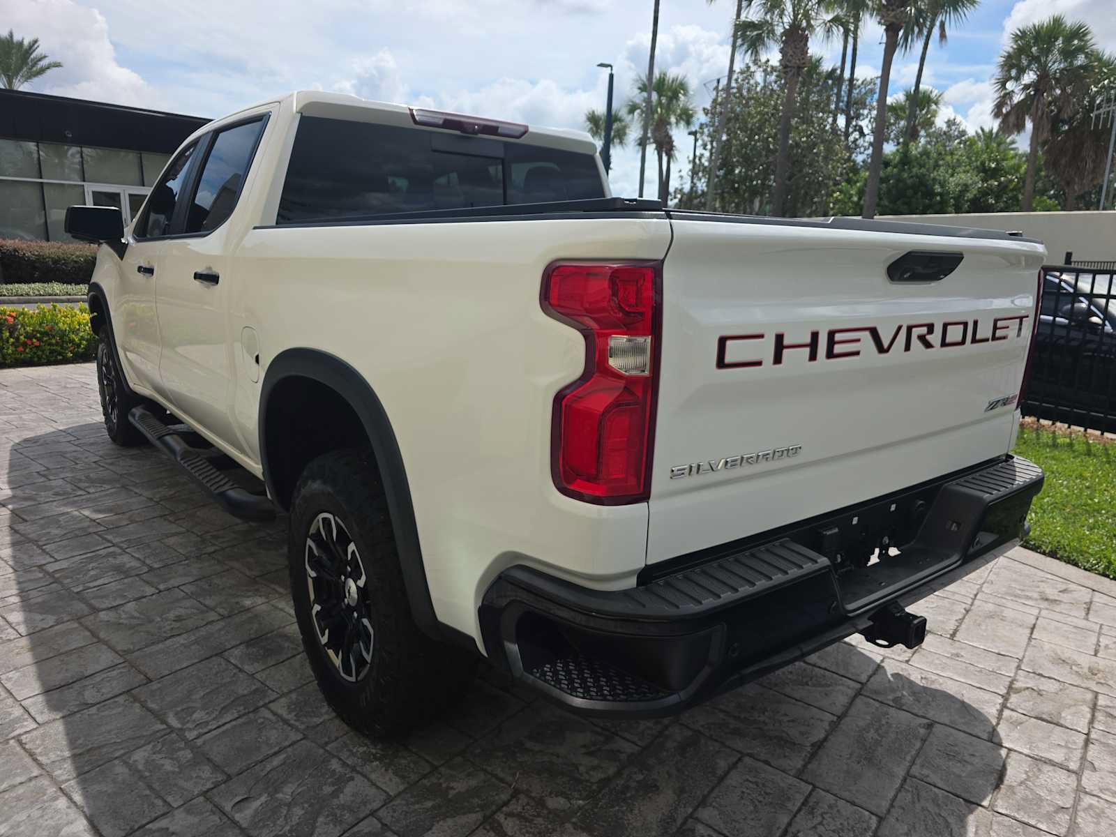 Used 2023 Chevrolet Silverado 1500 ZR2 w/ Technology Package AWD/4WD image 8
