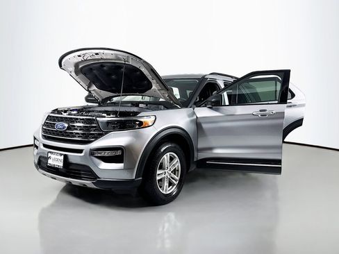 Used 2022 Ford Explorer XLT w/ Equipment Group 202A image 23
