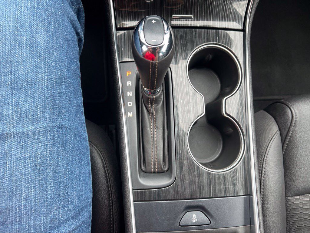 Used 2018 Chevrolet Impala LT FWD image 19