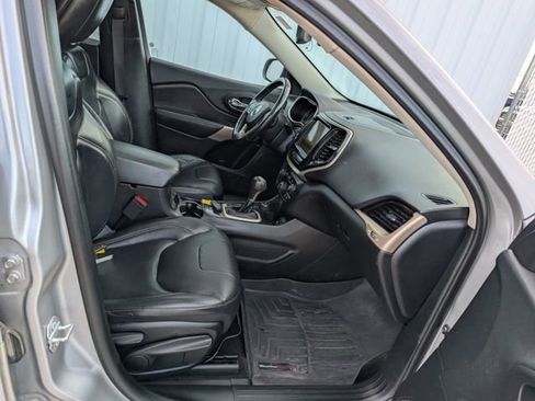 Used 2018 Jeep Cherokee Limited image 32